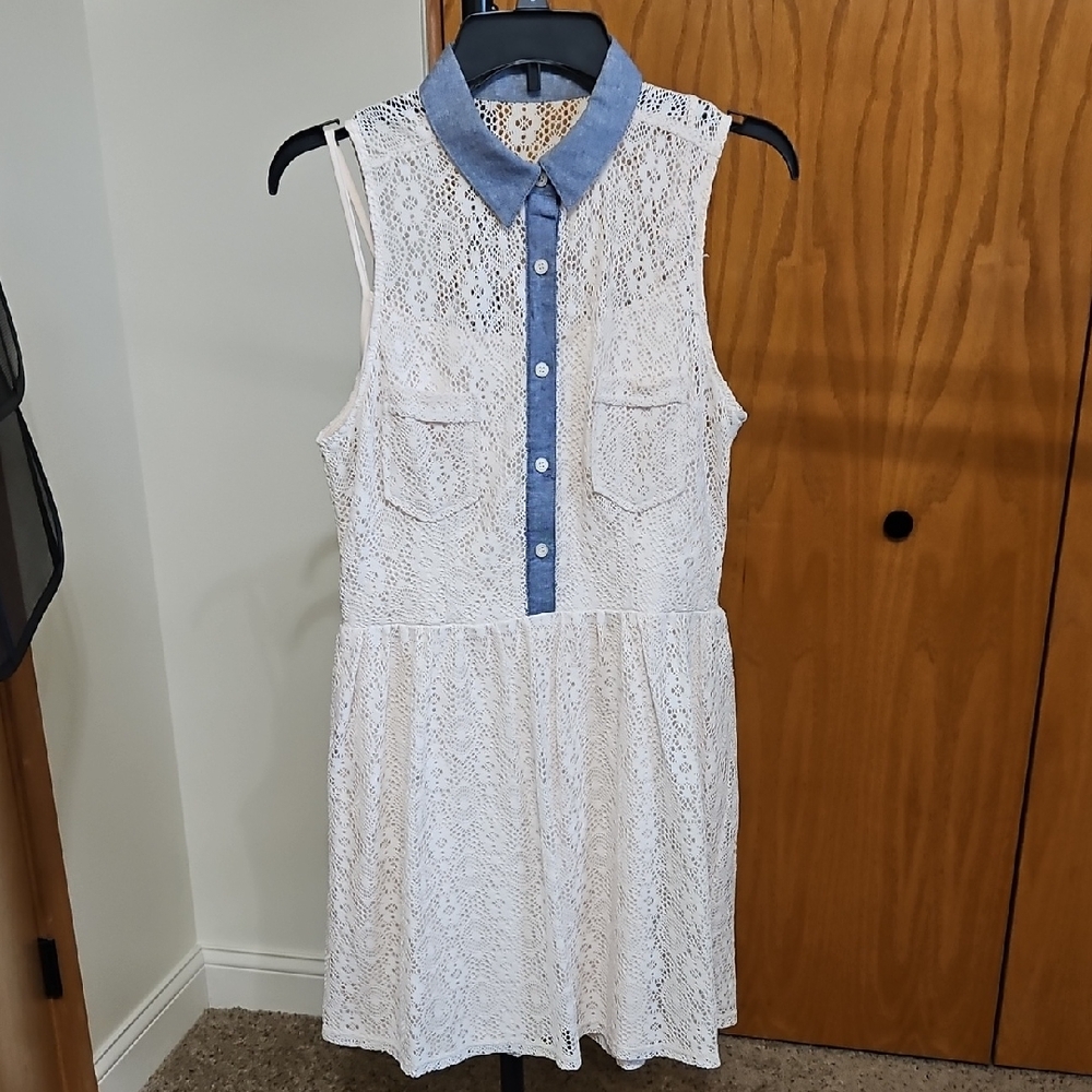 Sleeveless Lace Dress with Denim Collar